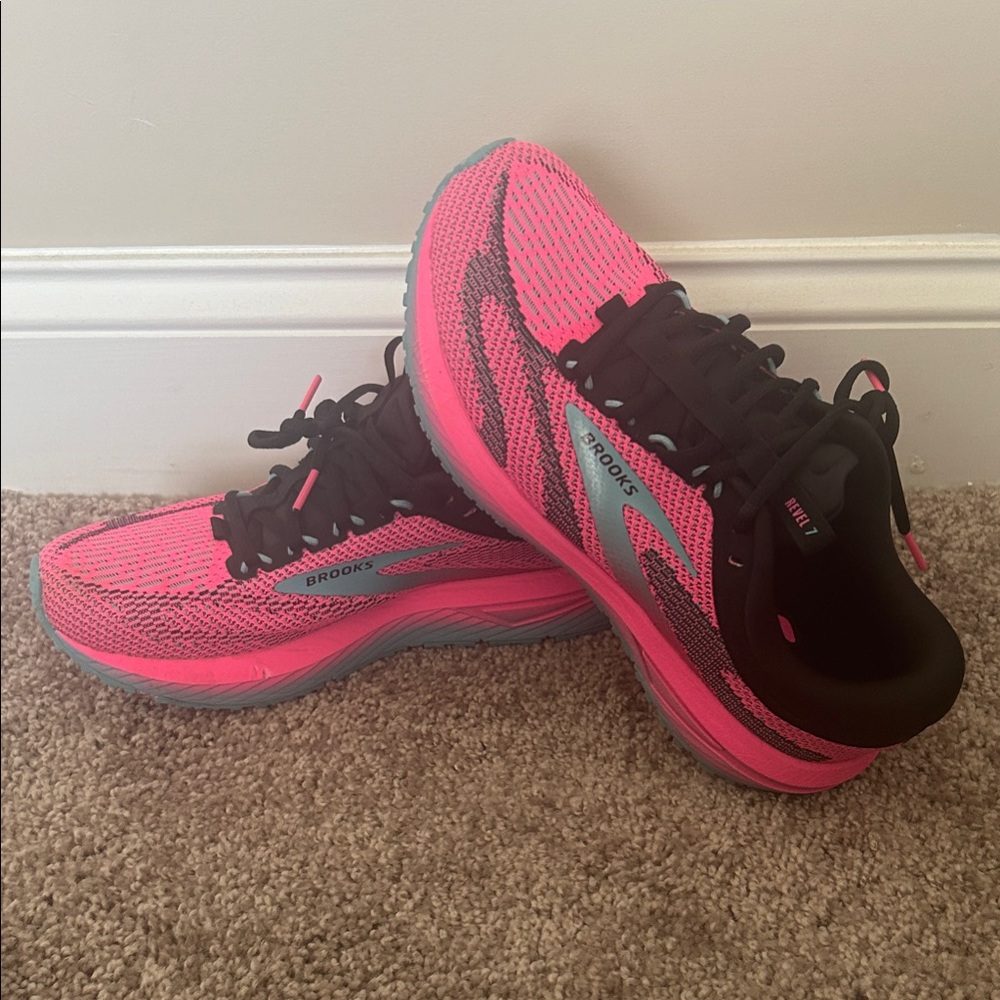 Brooks Revel 7 Women's Vibrant Pink Athletic Shoes